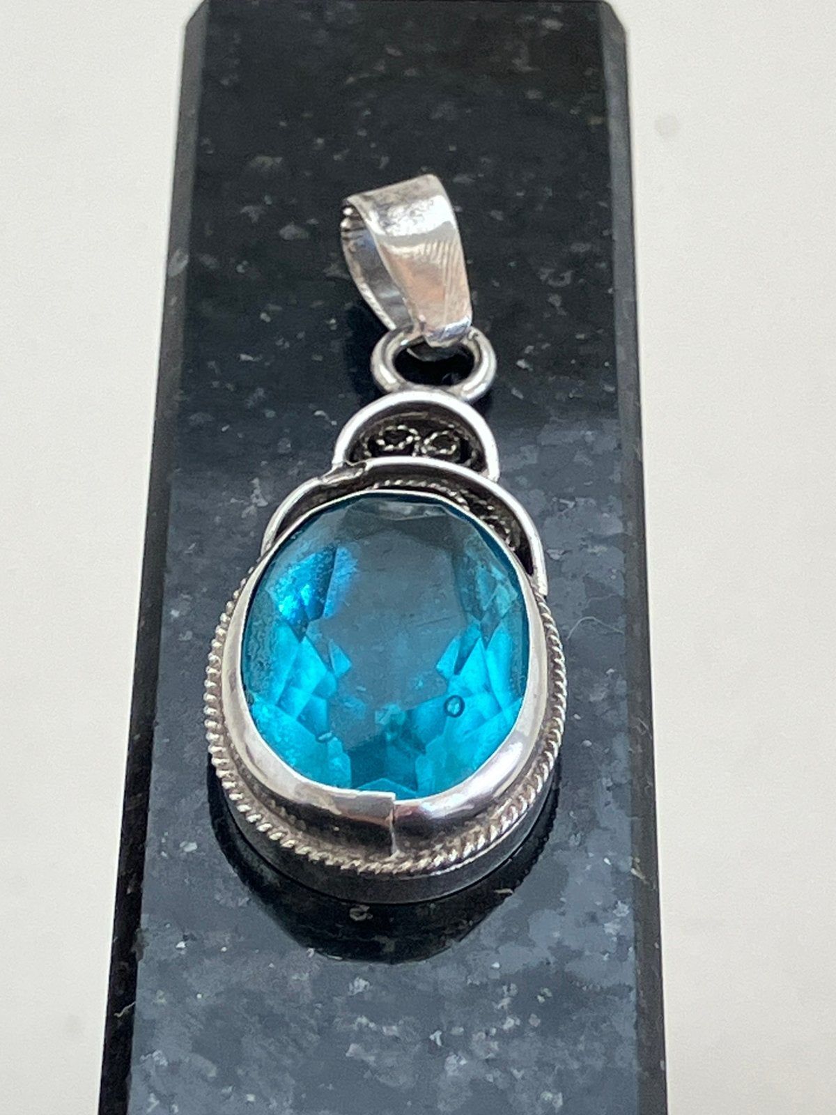 Zilveren hanger met blauwe spinel, Ophalen of Verzenden, Zo goed als nieuw, Blauw, Zilver