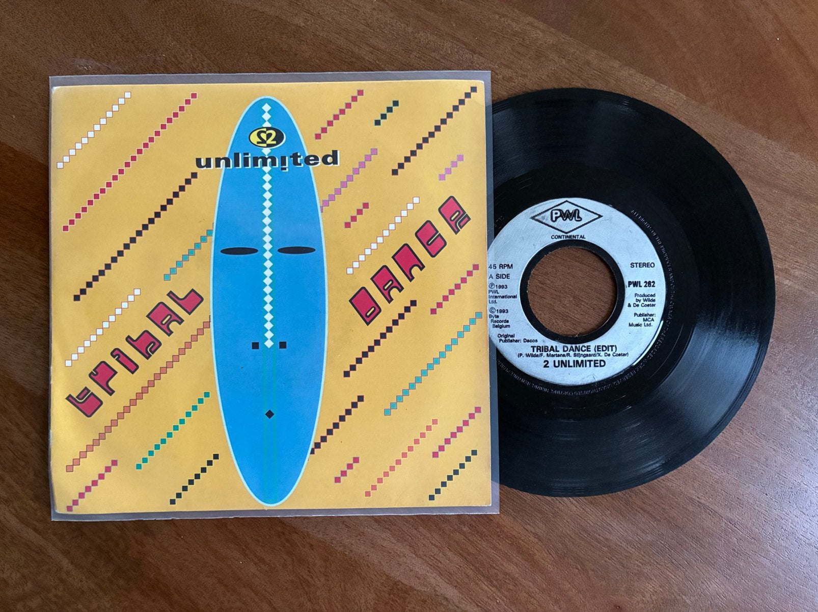 2 Uimited - Tribal dance, Ophalen of Verzenden, 7 inch