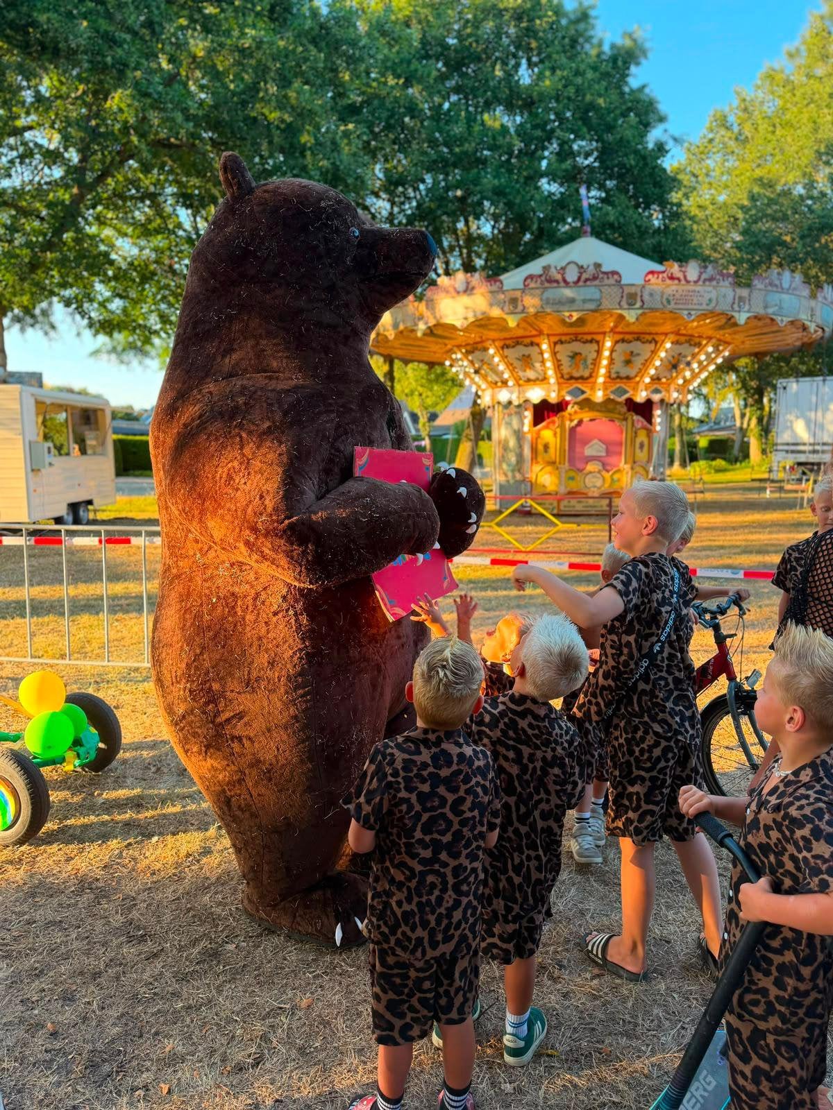 Mooi realistisch animatie berenpak (groot) 260cm. Mascotte, Eén persoon