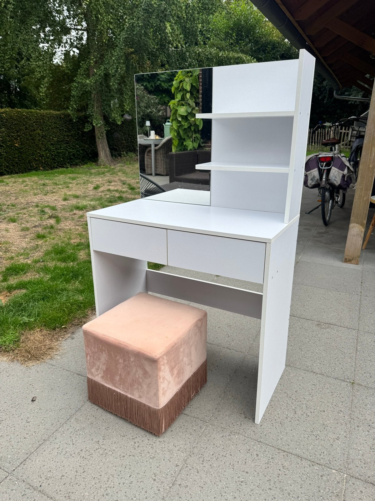 Witte kaptafel met spiegel, lades en planken + poef, Huis en Inrichting, Tafels | Kaptafels, Ophalen, 50 tot 100 cm, Zo goed als nieuw