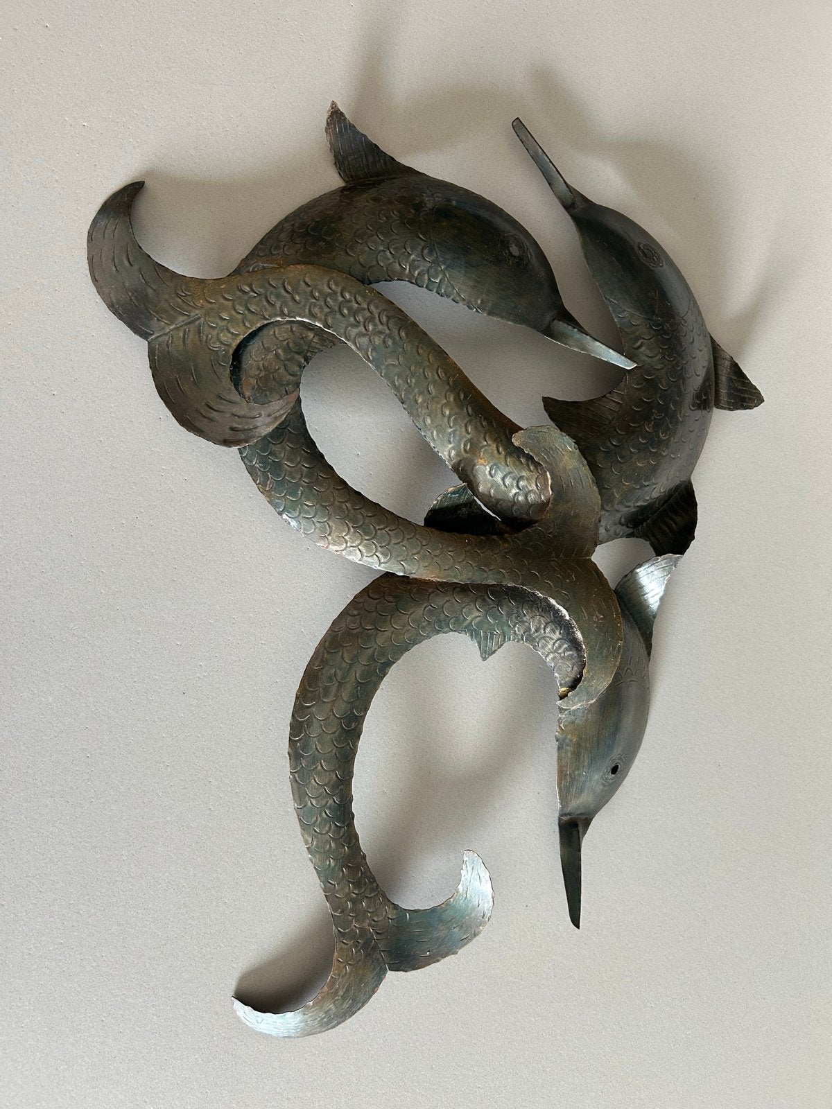 Metalen wanddecoratie dolfijnen, Huis en Inrichting, Vintage, Gebruikt, Ophalen of Verzenden, Metaal