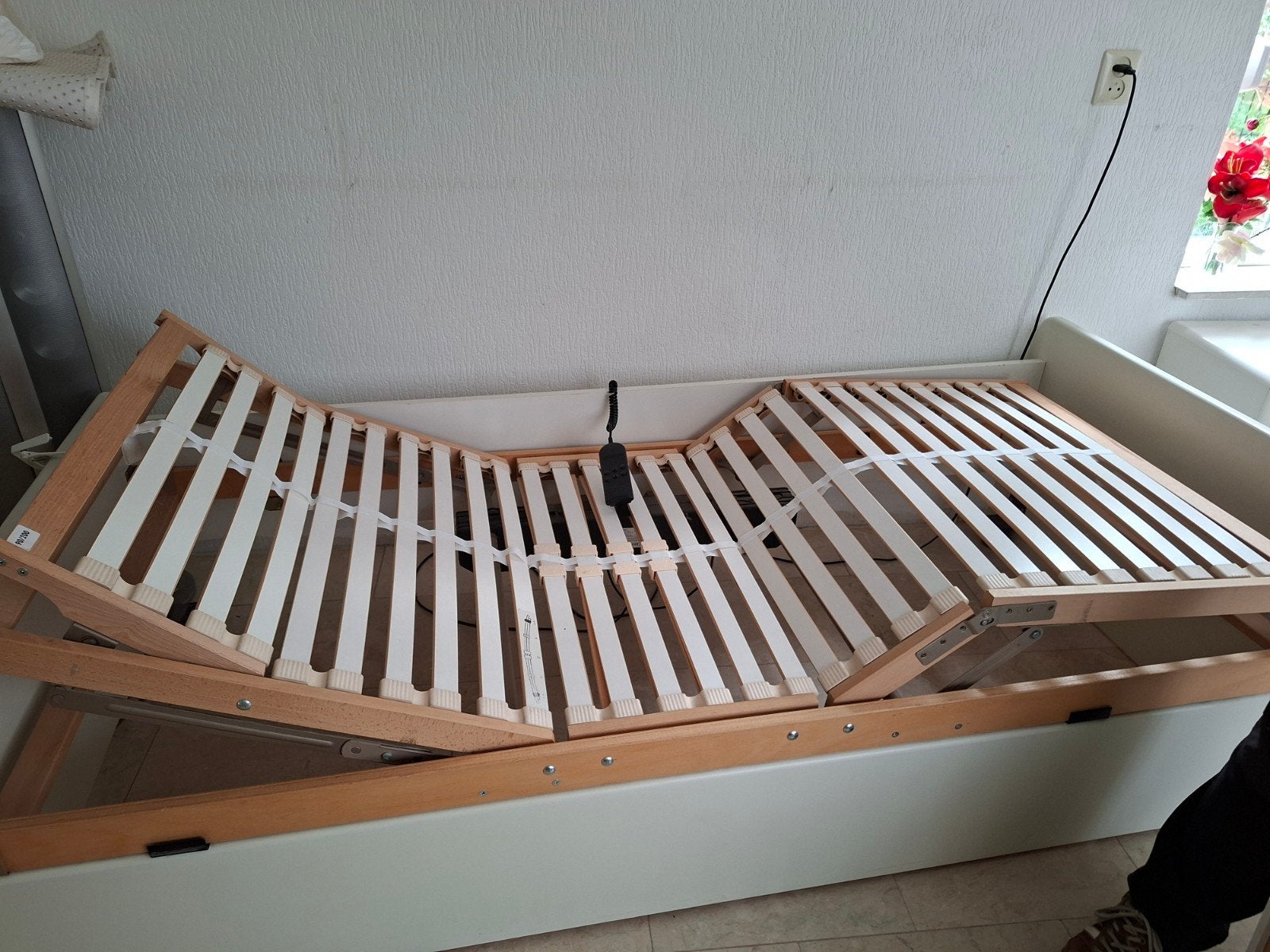 Elektrische verstelbare lattenbodem 90x200, Ophalen, Gebruikt, 90 cm, Eenpersoons