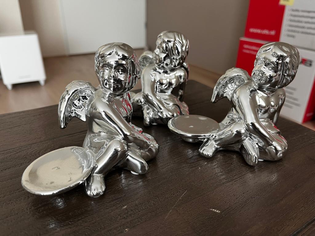 Set van 3 zilverkleurige engeltjes kandelaars, Ophalen, Zo goed als nieuw, Metaal, Grijs