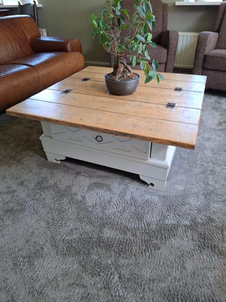Robuuste salontafel van hout met lade t.e.a.b., Ophalen, Gebruikt, 100 tot 150 cm, Vierkant