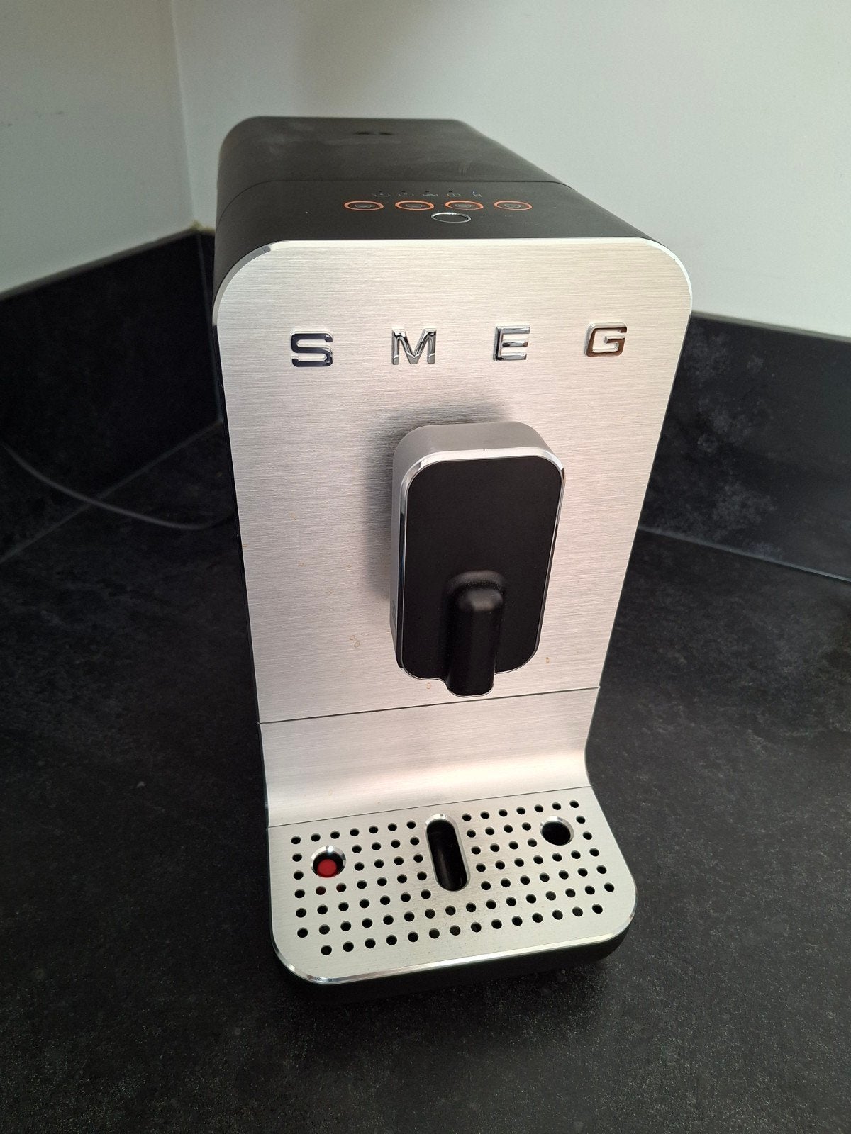 Smeg Volautomatische Espressomachine - Zwart/RVS, Ophalen, Afneembaar waterreservoir, Espresso apparaat, Koffiebonen