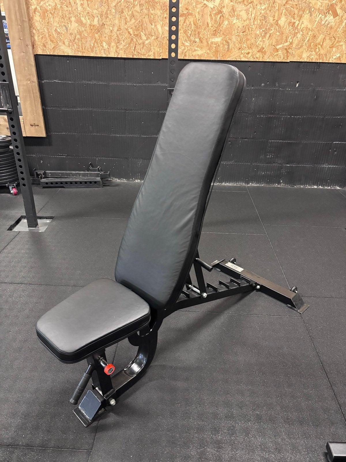 Incline Bench - Commercieel Gebruik (kleine schade), Ophalen, Gebruikt, Metaal, Borst