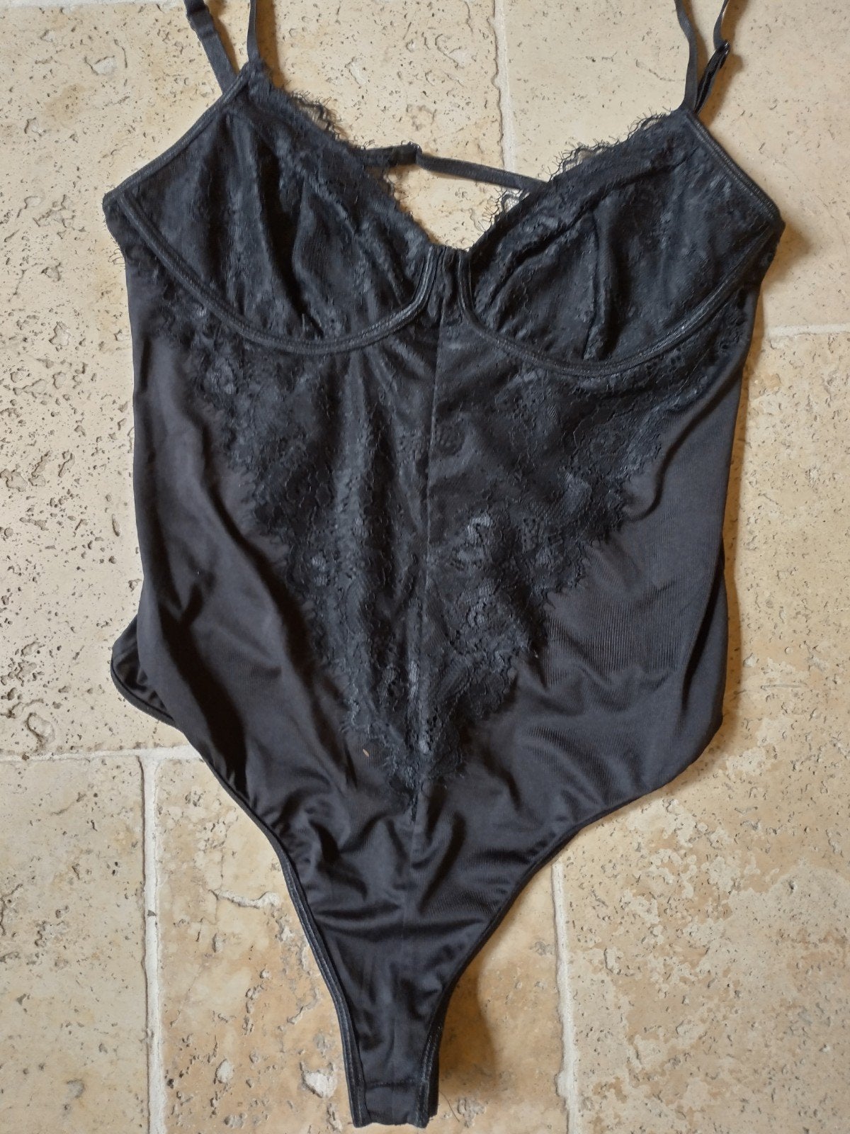 Zwarte string body maat 80 B, Kleding | Dames, Ondergoed en Lingerie, Ophalen of Verzenden, Zwart, Body of Korset