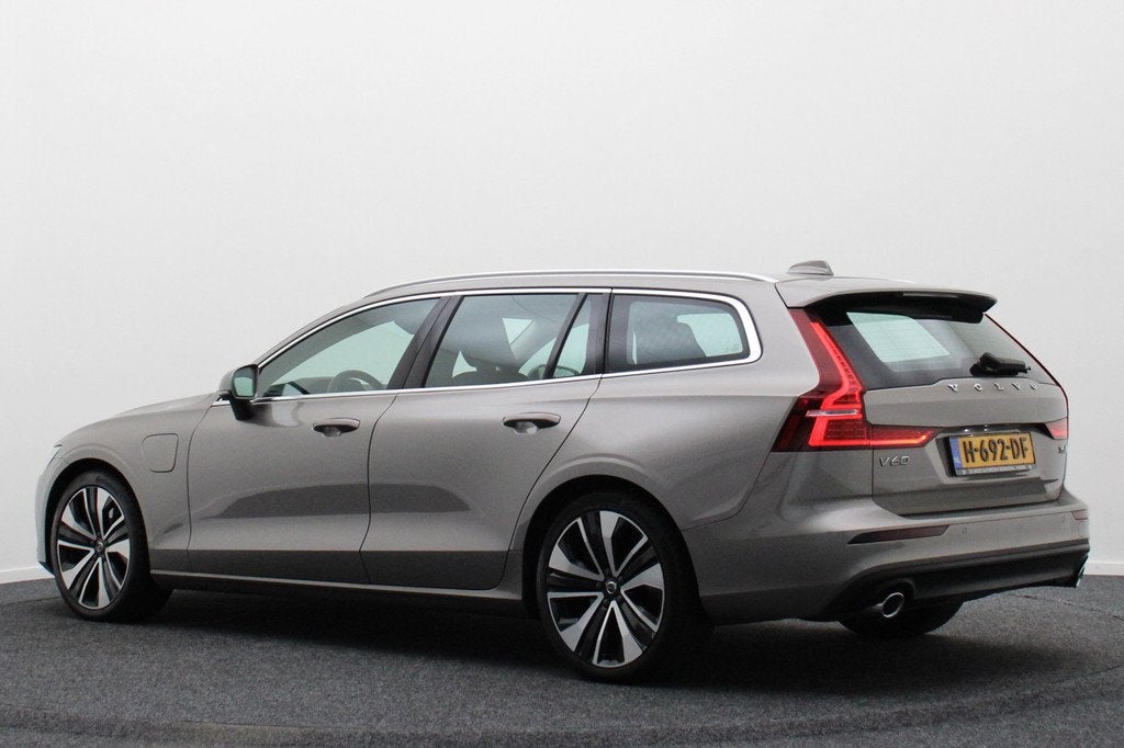 Volvo V60 2.0 T6 Twin Engine AWD Momentum Pro Climate, Cruis, Auto's, Volvo, Automaat, Bluetooth, Gebruikt, 4 cilinders