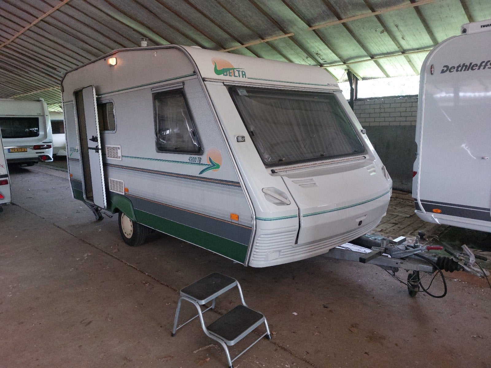 Tk delta 430 tb.bj 1998 licht gewicht caravan, Caravans en Kamperen, Vast bed, Bedrijf, Treinzit, 750 - 1000 kg