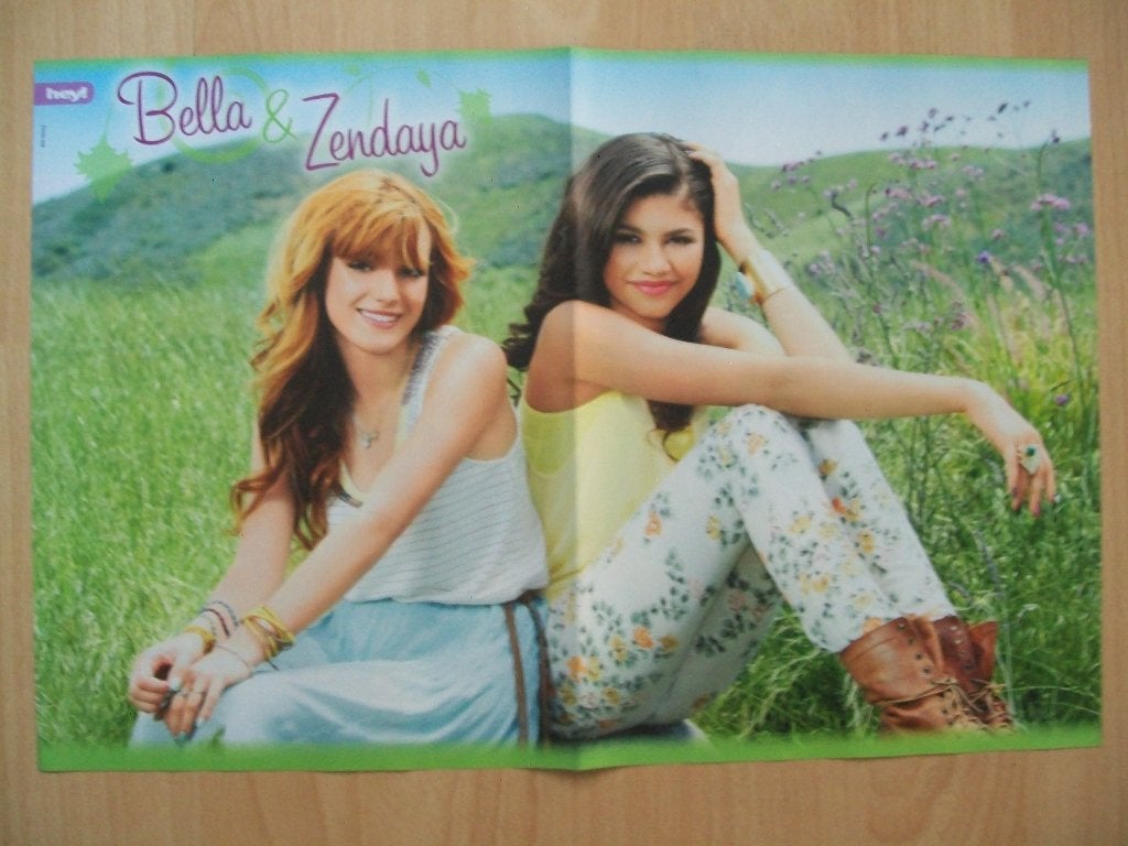 Poster Bella Zendaya / SpongeBob SquarePants uit Duits Hey!, Verzamelen, Ophalen of Verzenden, Nieuw, A1 t/m A3, Film en Tv