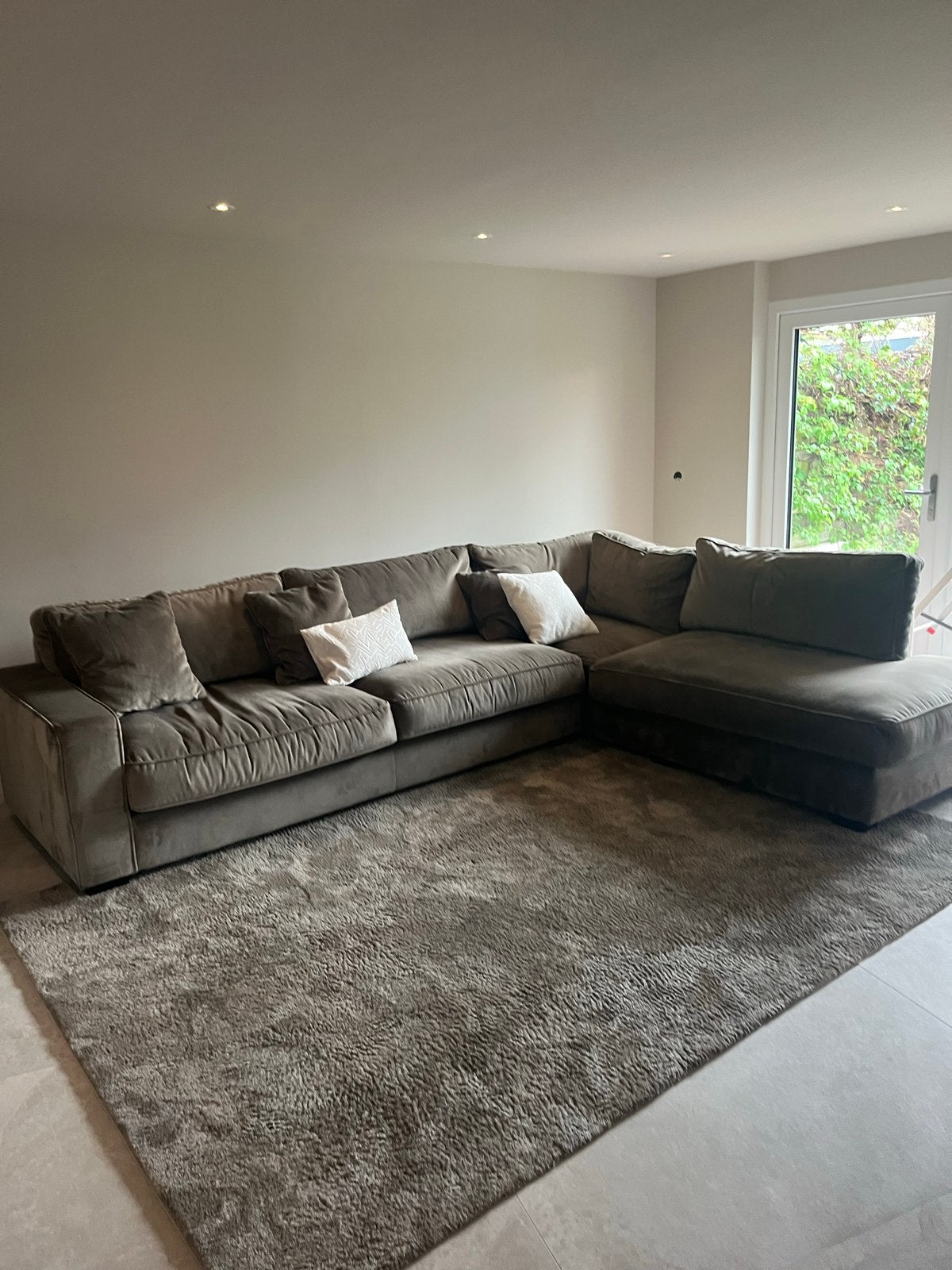 Zeer comfortabele beige velvet hoekbank incl kleed, Huis en Inrichting, Banken | Bankstellen, Ophalen, Hoekbank, 300 cm of meer