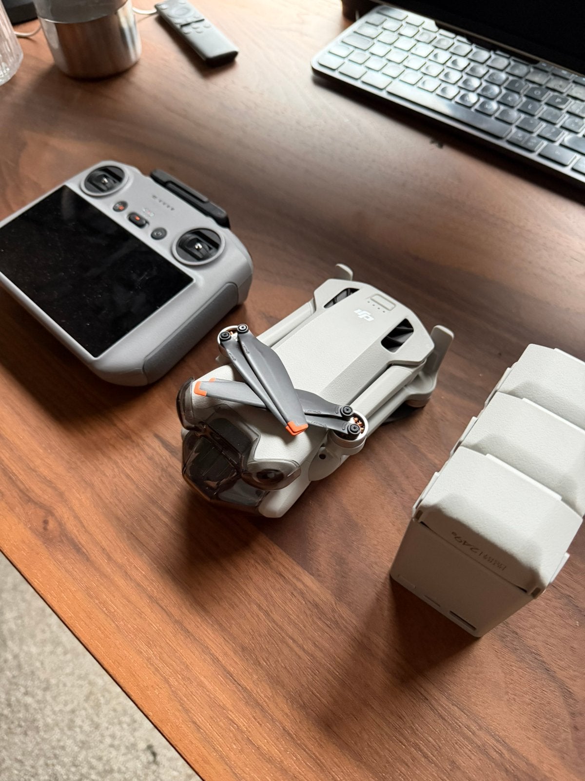 DJI Mini 4 Pro Fly More combo, Audio, Tv en Foto, Drones, Ophalen, Zo goed als nieuw