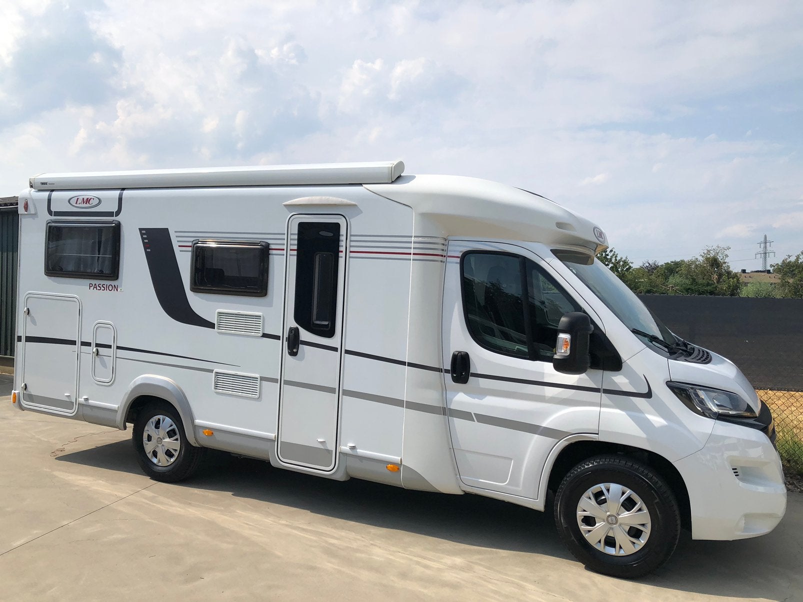 Caravans And Camping Smetteloze