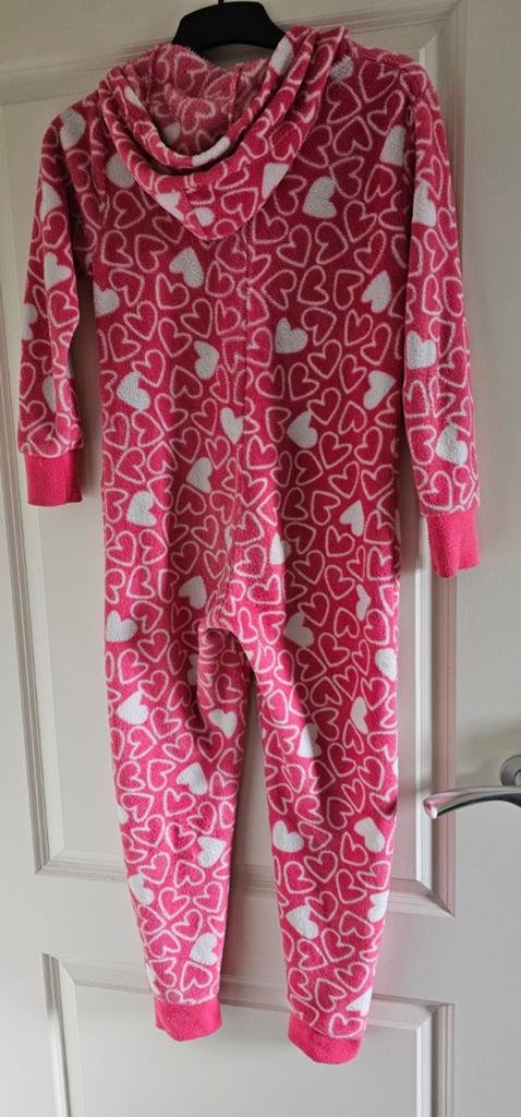 Roze meisjes onesie met hartjes - Maat 134, Kinderen en Baby's, Kinderkleding | Maat 134, Ophalen of Verzenden, Meisje