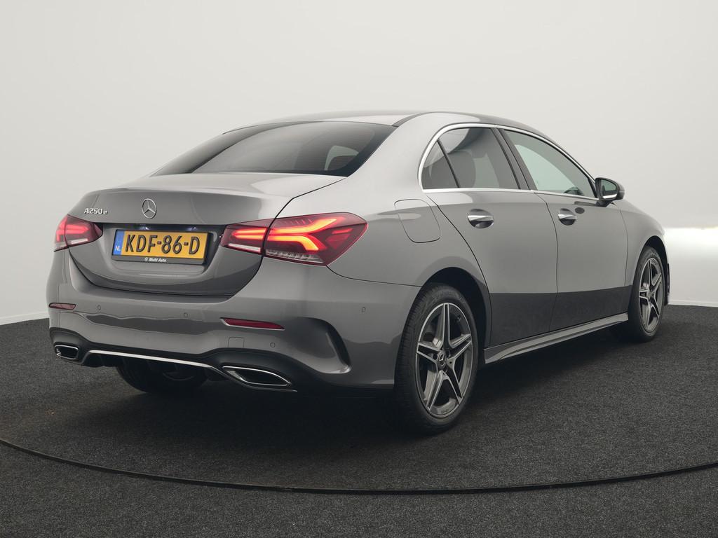 Mercedes-Benz A-Klasse 250 e AMG Line PHEV 218pk Dealer O.H., Gebruikt, 4 cilinders, Bedrijf, Grijs