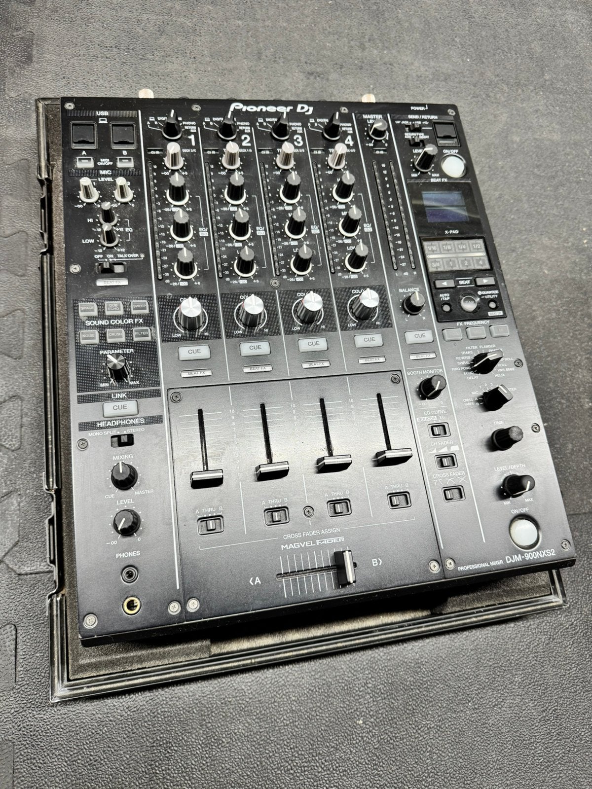 DJM-900NXS2 met flightcase, stofkap, flightbag, Ophalen, Zo goed als nieuw, Minder dan 5 kanalen, Microfooningang