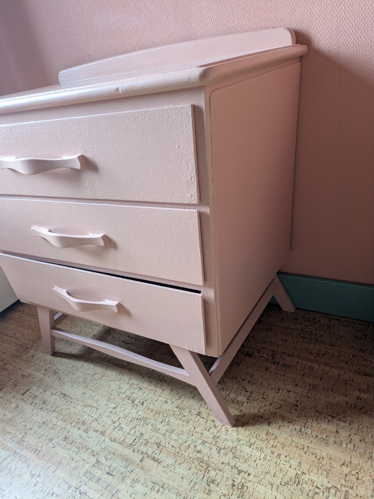 Roze vintage commode met 3 lades, Kinderen en Baby's, Kinderkamer | Commodes en Kasten, Gebruikt, 50 tot 70 cm, Ophalen of Verzenden