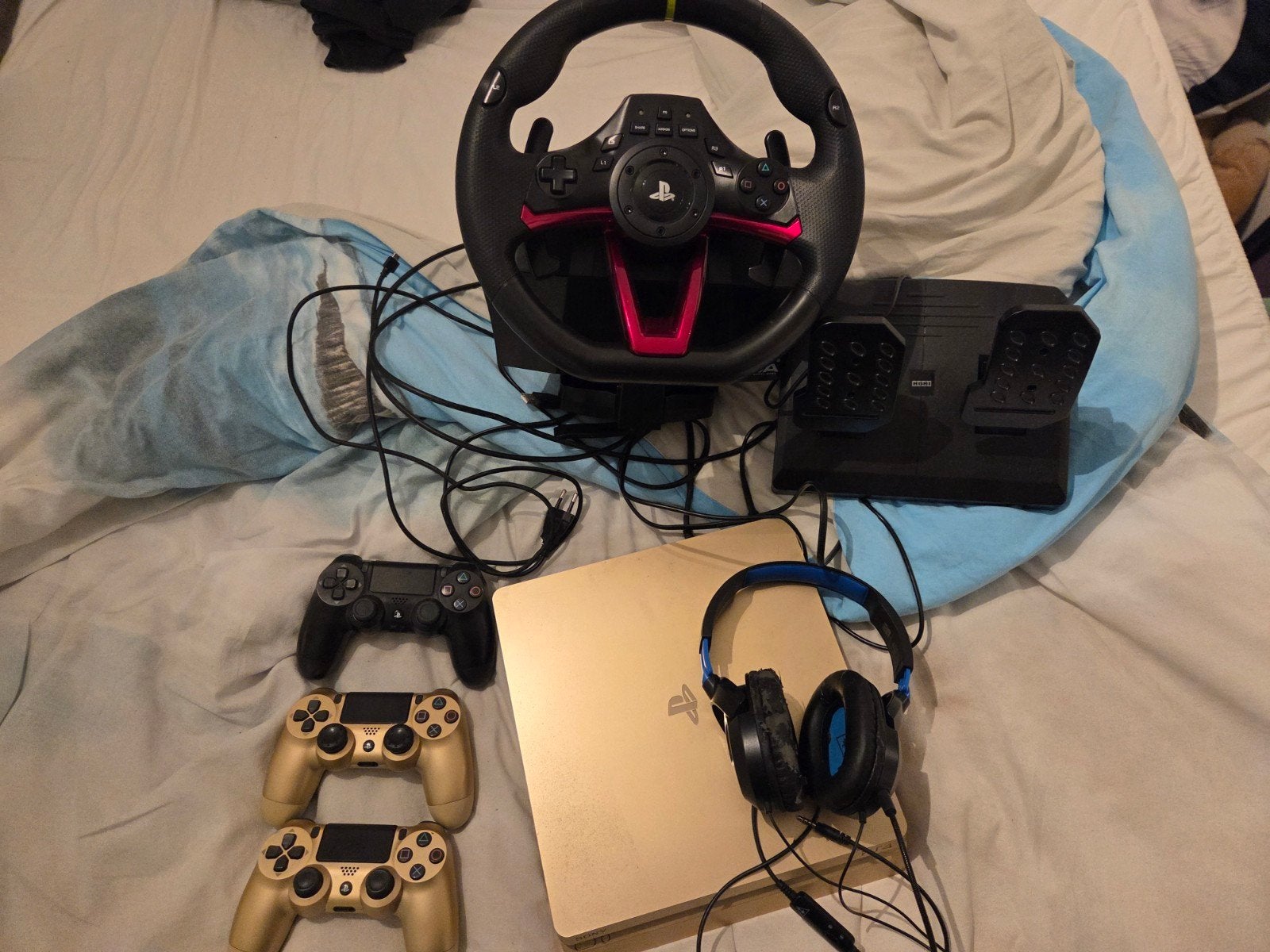 PS4 + 3 controllers, headset, racestuur en originele kabels, Ophalen of Verzenden, Gebruikt, Met 3 controllers of meer, Original