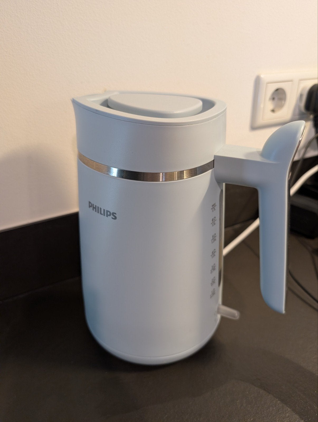 Philips Waterkoker - Stijlvol en Efficiënt, 1 tot 2 liter, Ophalen of Verzenden, Zo goed als nieuw, Draadloos
