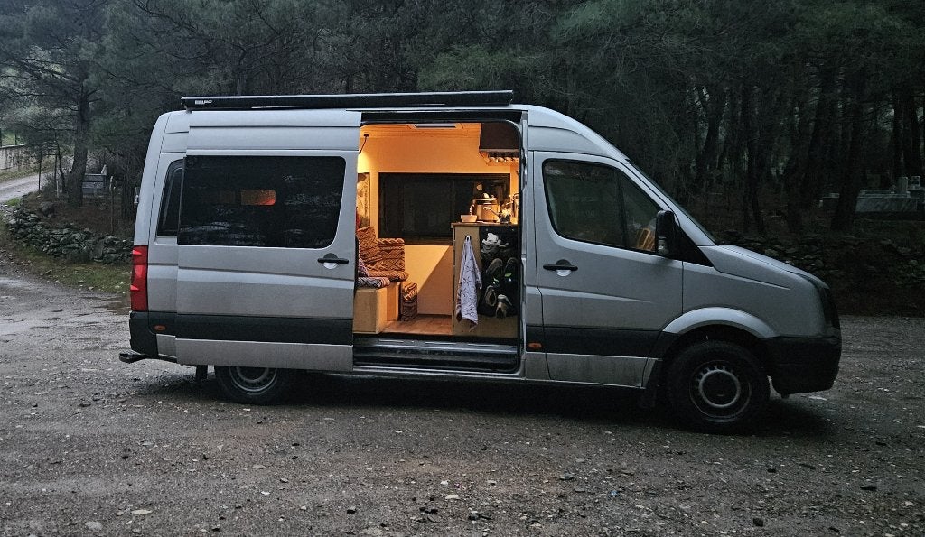 VW Crafter L2H2 2016 | 101013 km | off-grid, Caravans en Kamperen, Buscamper of Camperbus, Koelkast, Volkswagen, Tot en met 2