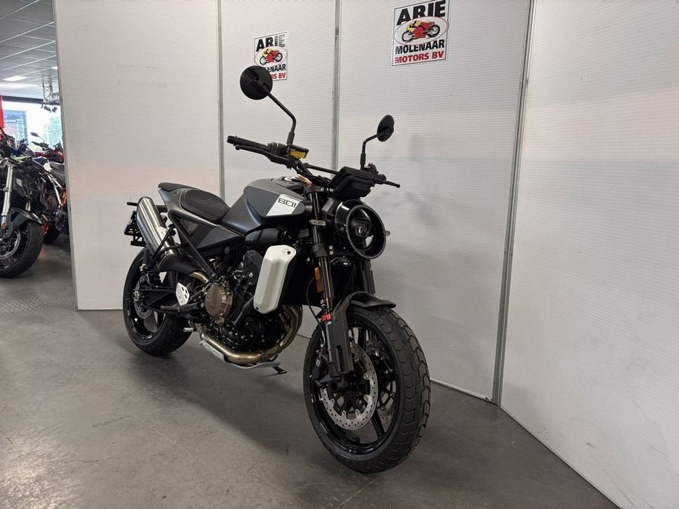 Husqvarna SVARTPILEN 801 (bj 2026), 2 cilinders, Bedrijf, Onbekend, Meer dan 35 kW