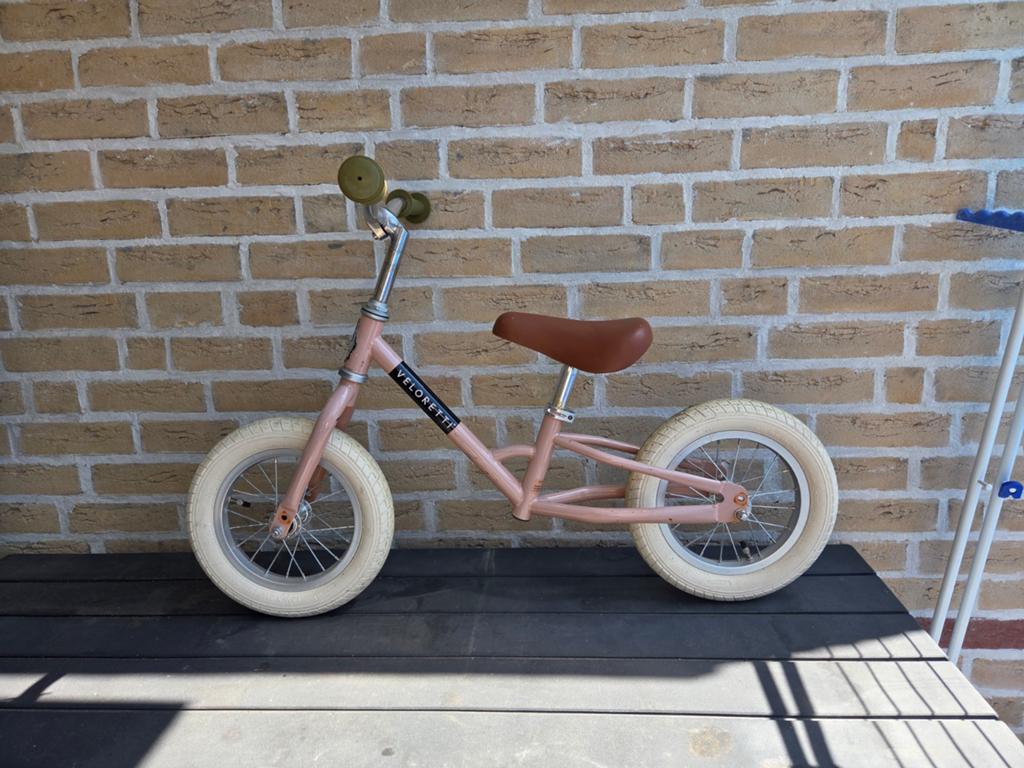 Veloretti loopfiets - Roze met bruin zadel, Fietsen en Brommers, Fietsen | Kinderfietsjes, Gebruikt, Minder dan 16 inch, Ophalen of Verzenden
