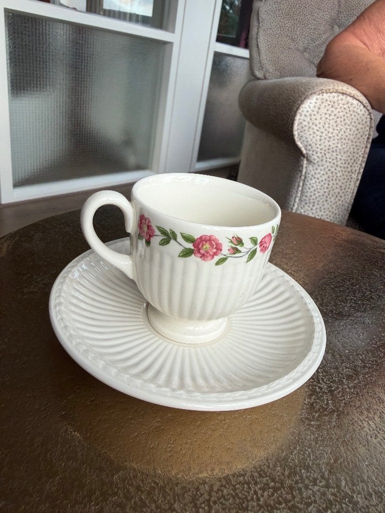 Wedgwood Rosalind – 4 kopjes met schotels – Made in England, Ophalen, Nieuw, Overige stijlen, Kop(pen) en/of Schotel(s)