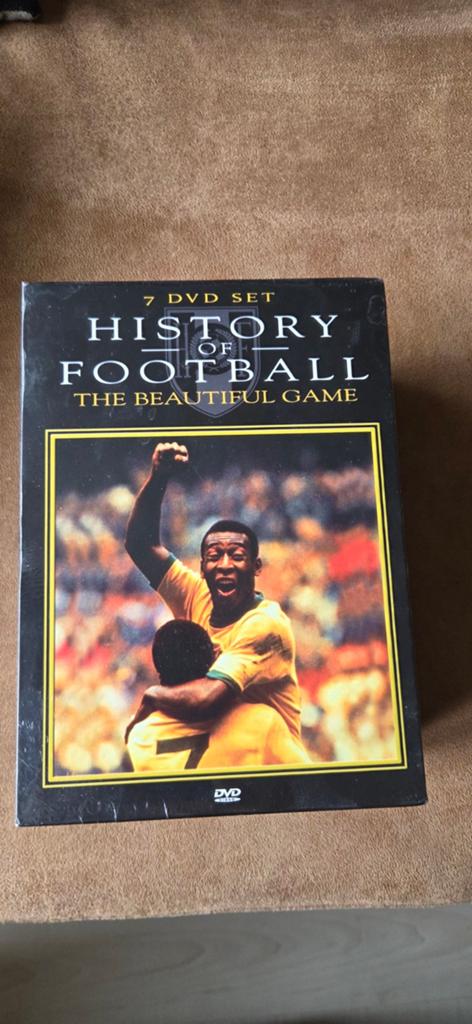 History of Football: The Beautiful Game - 7 DVD Set (Nieuw), Cd's en Dvd's, Dvd's | Sport en Fitness, Voetbal, Alle leeftijden