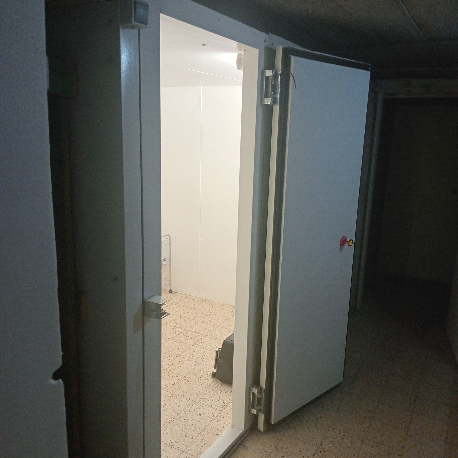 Koelcel / Isoterme ruimte (panelen + deur), Ophalen