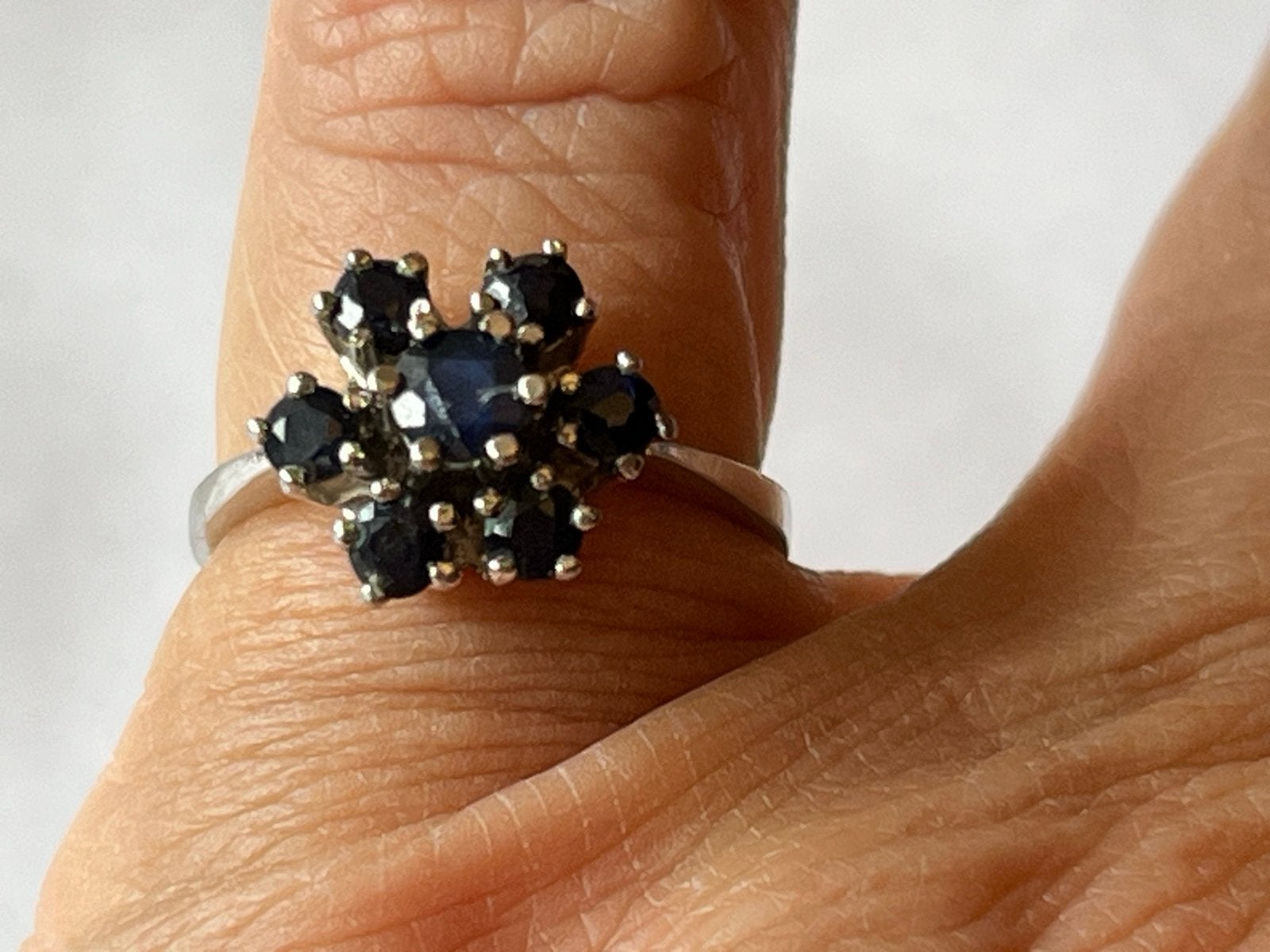 14 CT Witgouden Ring met Natuurlijke Blauwe Saffier, Sieraden, Tassen en Uiterlijk, Ringen, Zo goed als nieuw, 17 tot 18, Met edelsteen