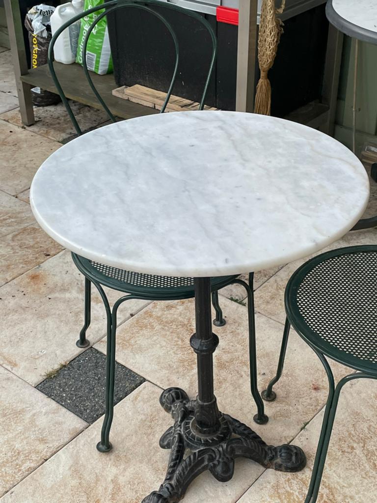 Bistro tafeltje met 2 ijzeren stoelen, Ophalen, Zo goed als nieuw, Rond, Metaal