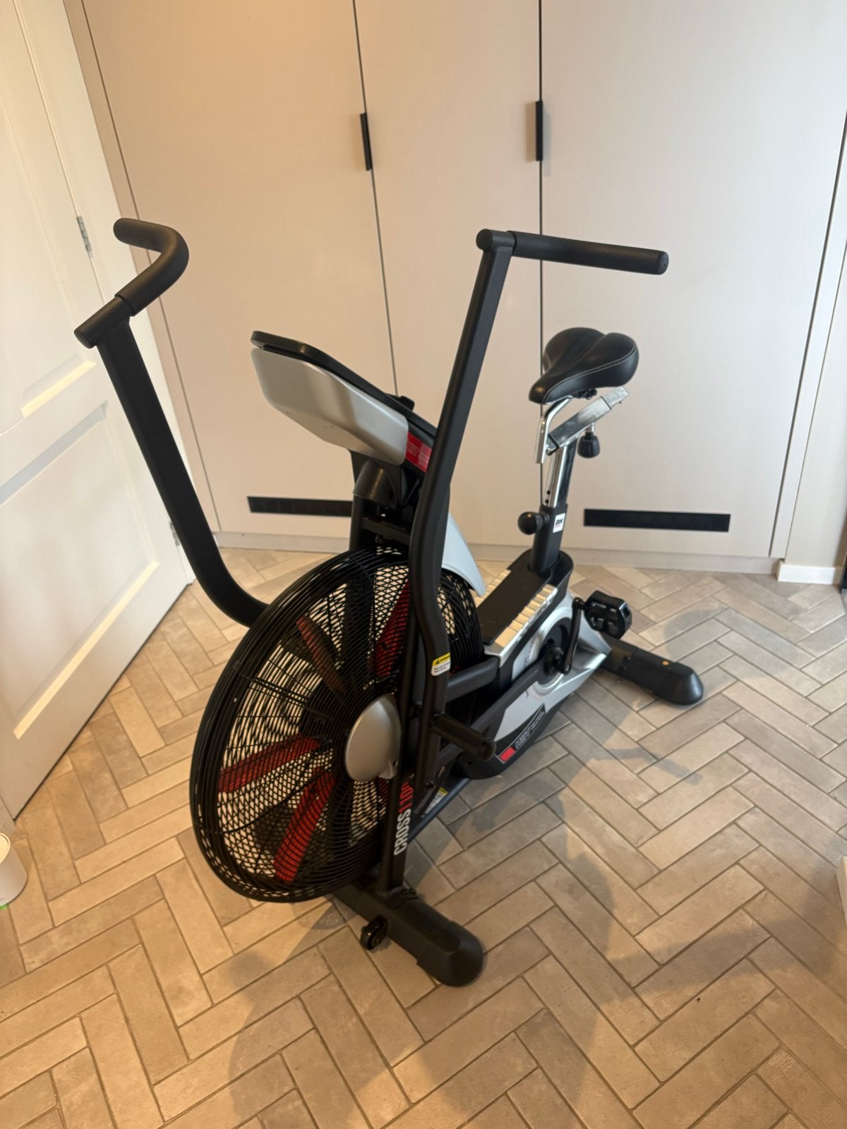 Airbike - Uniek, oplaadbaar met USB-C, geen batterijen meer!, Ophalen, Armen, Zo goed als nieuw, Airbike