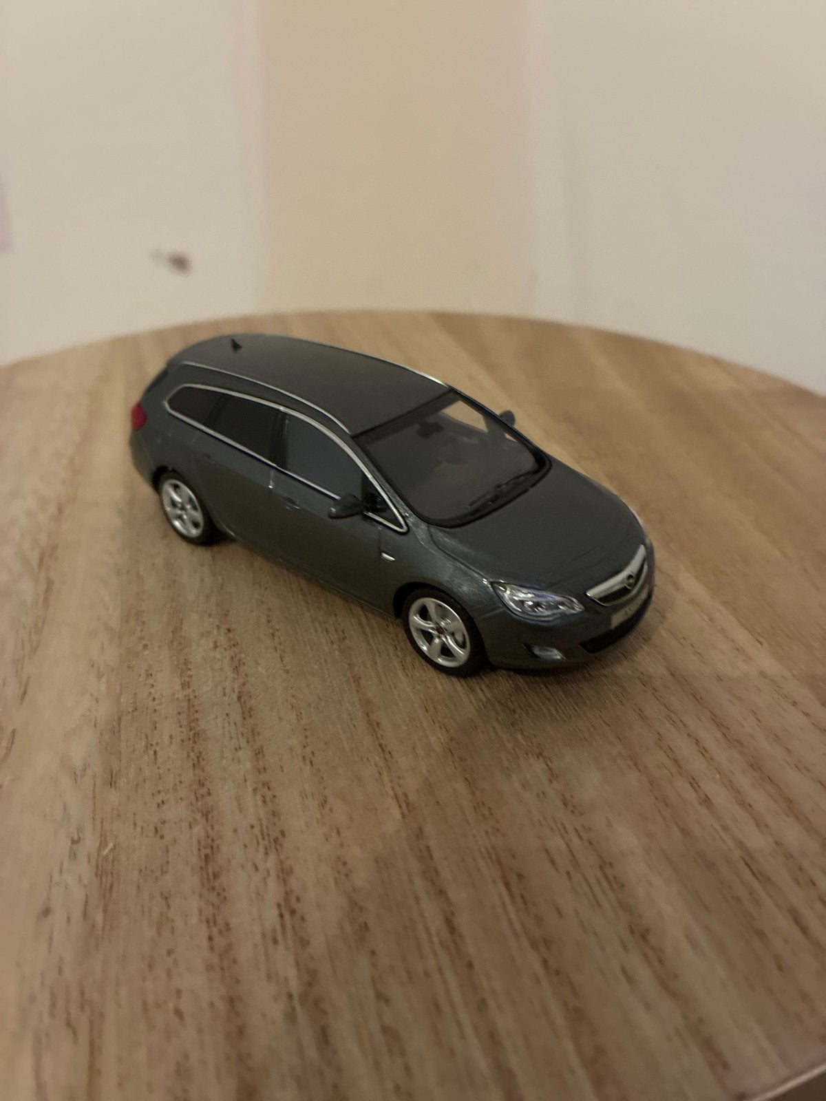 Opel Astra Sports Tourer modelauto - Grijs, Ophalen of Verzenden, Zo goed als nieuw, Auto