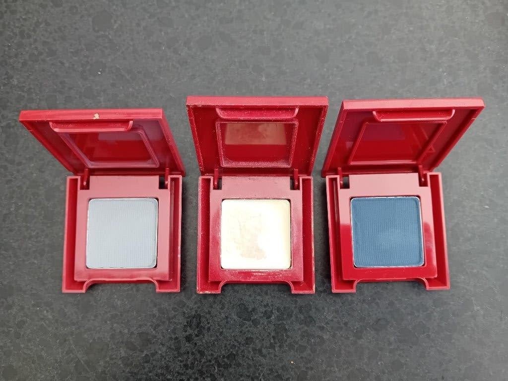 3 doosjes AVON eyeshadow/oogschaduw / vintage, Ophalen of Verzenden, Zo goed als nieuw, Make-up, Overige kleuren