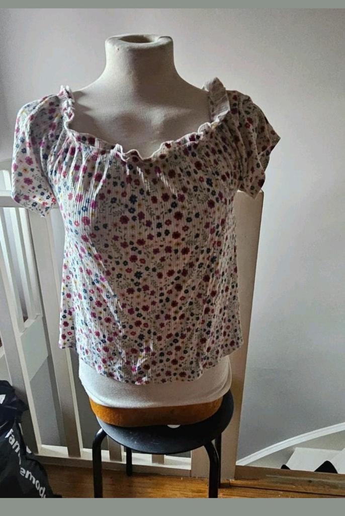 Mooi bloemen top, Kleding | Dames, Ophalen of Verzenden, Zo goed als nieuw, Maat 38/40 (M), Zonder mouw