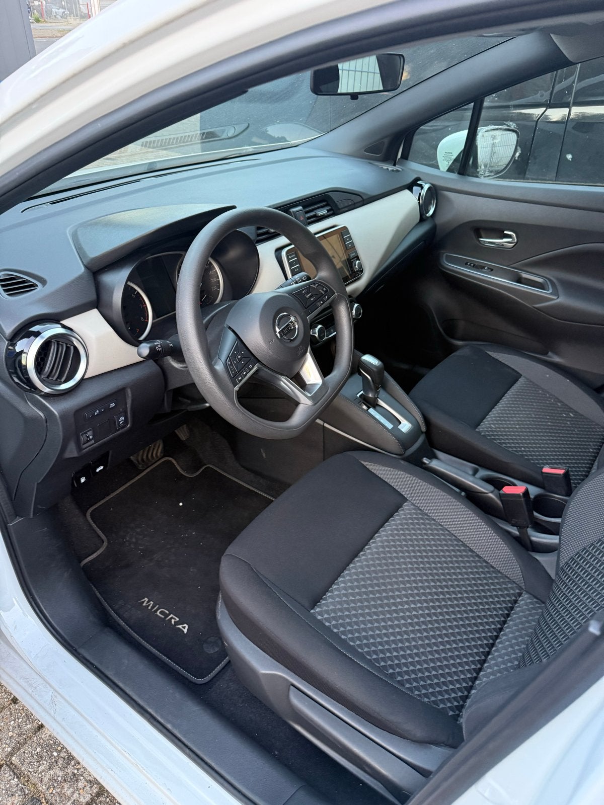 nissan mikra, Stof, 4 cilinders, Wit, Micra