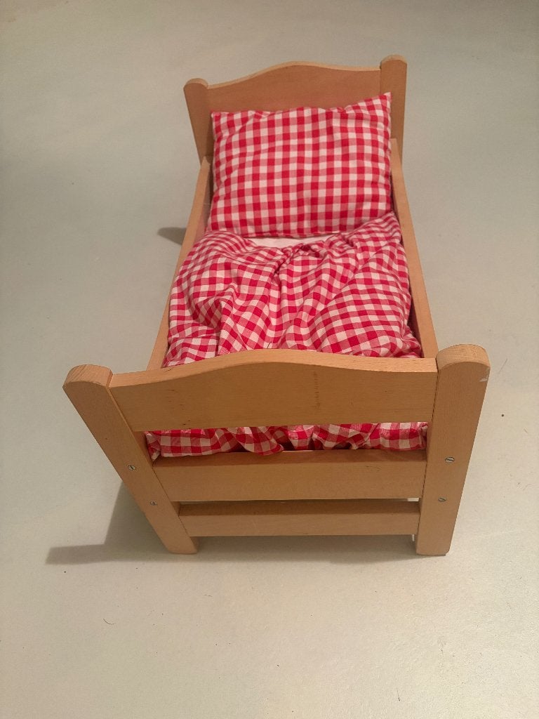 Houten poppenbedje met beddengoed, Ophalen of Verzenden, Zo goed als nieuw, Babypop