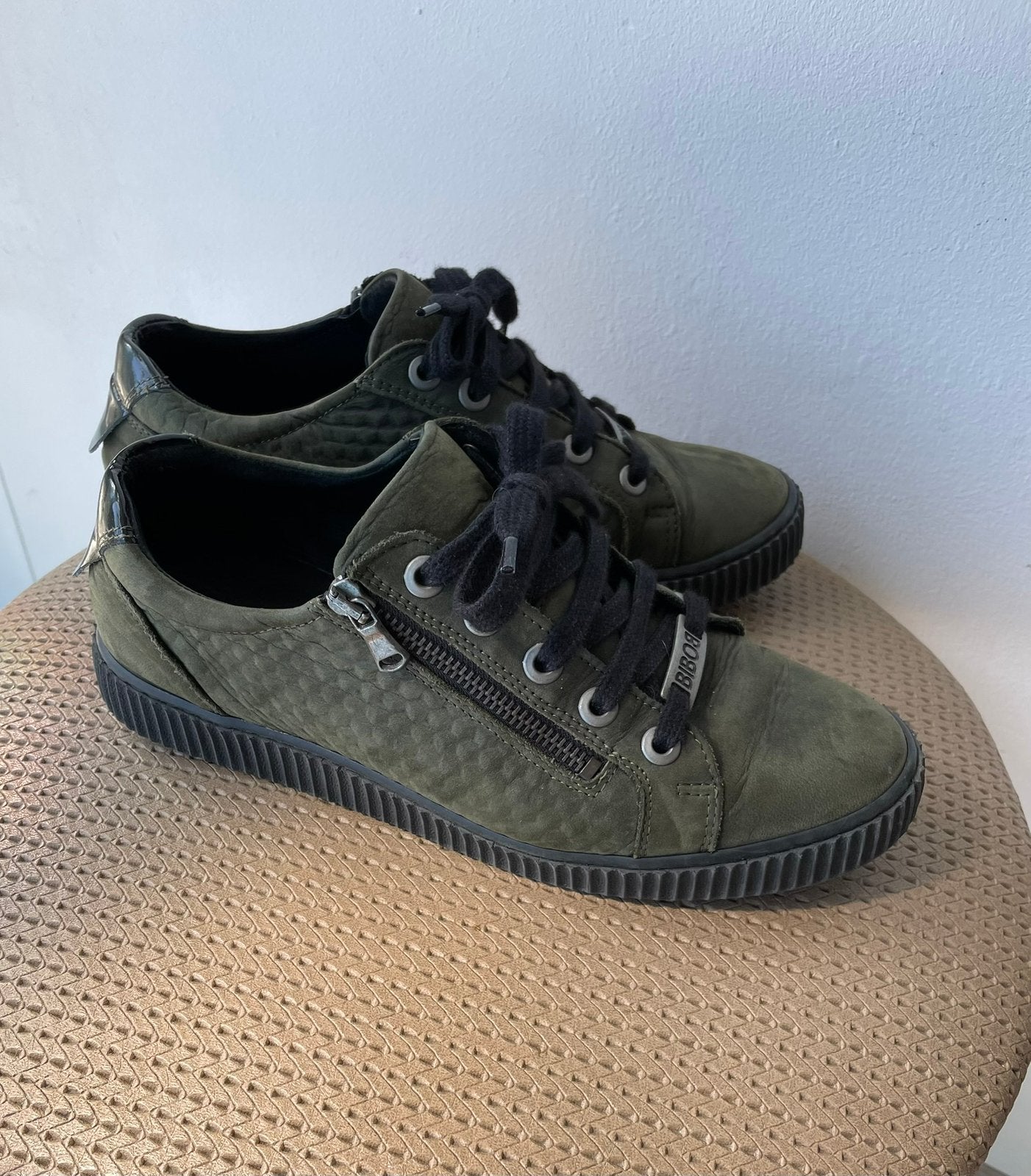 Groene leren sneakers 40 Bibob, Kleding | Dames, Ophalen of Verzenden, Groen, Sneakers of Gympen, Zo goed als nieuw
