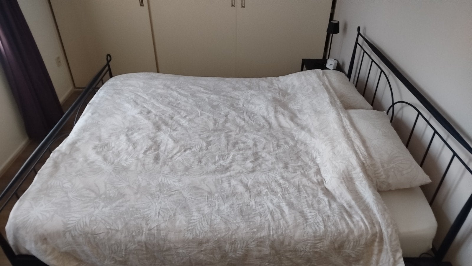 Donkerblauw stalen bed 160x200 met lattenbodems, Ophalen, Gebruikt, Overige kleuren, Tweepersoons