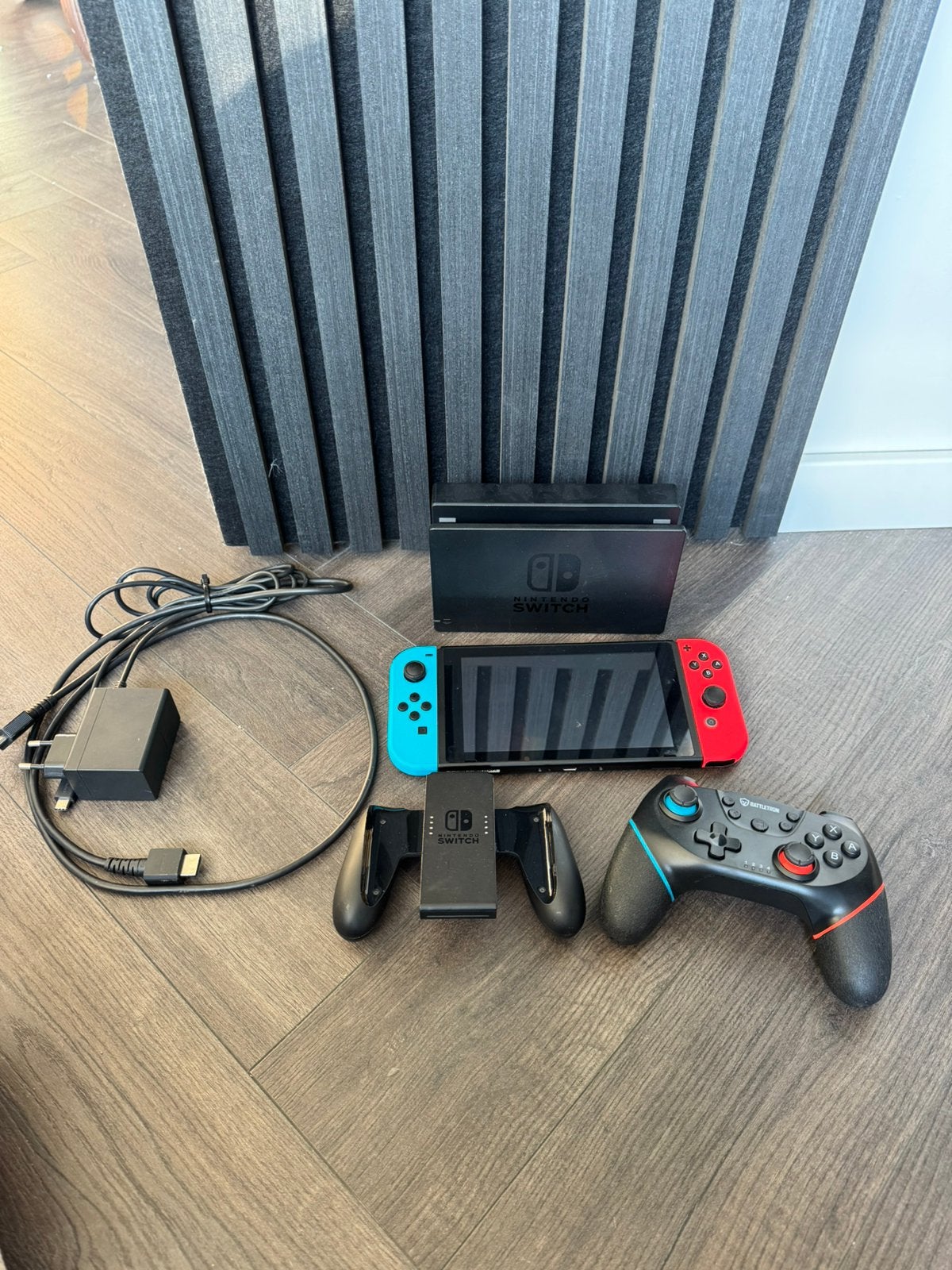 Nintendo Switch V2 + Sd kaart, Spelcomputers en Games, Spelcomputers | Nintendo Switch, Zo goed als nieuw, Switch 2019 Upgrade