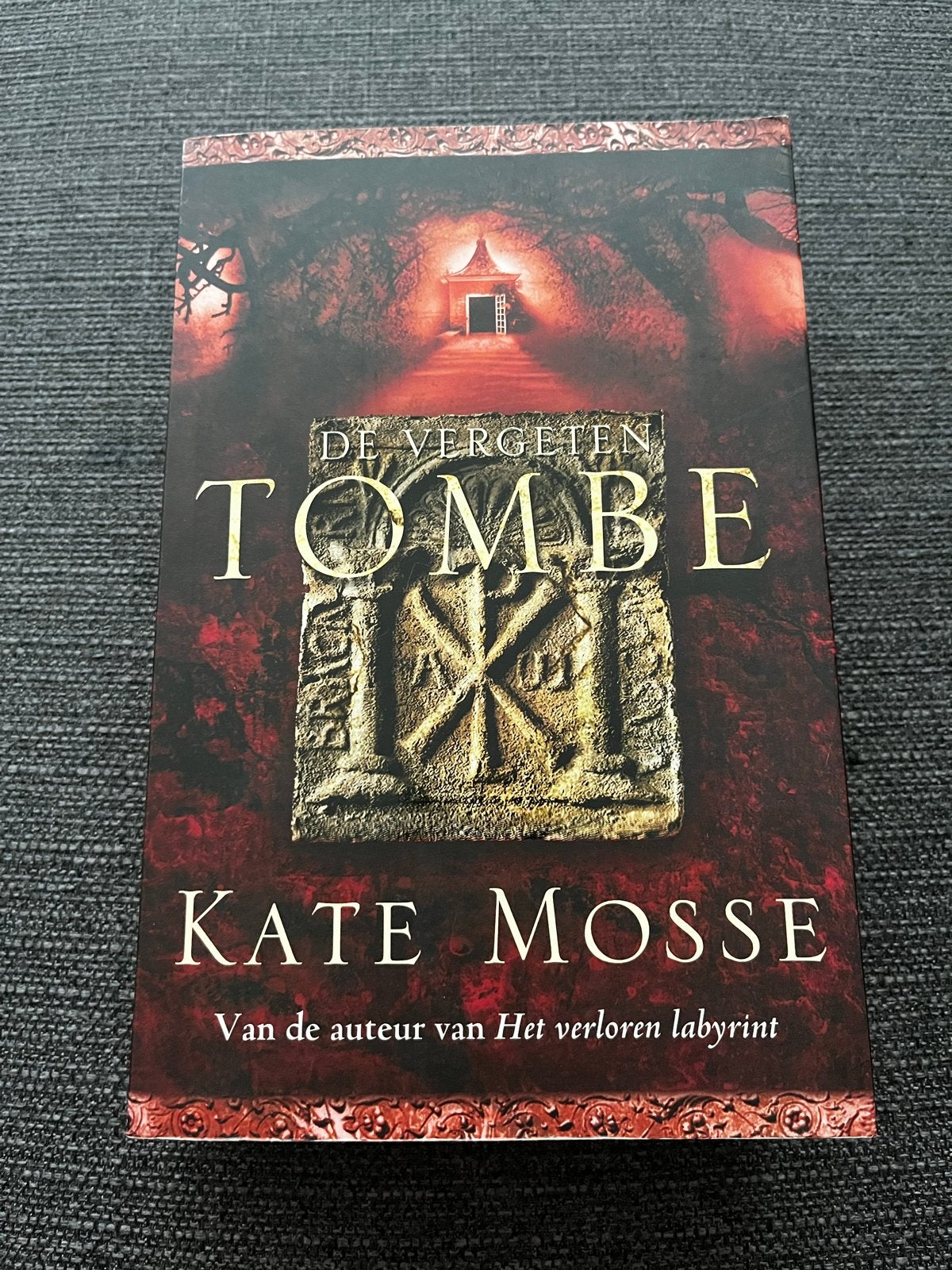 De Vergeten Tombe - Kate Mosse zeer goede staat, Ophalen of Verzenden, Zo goed als nieuw, Nederland