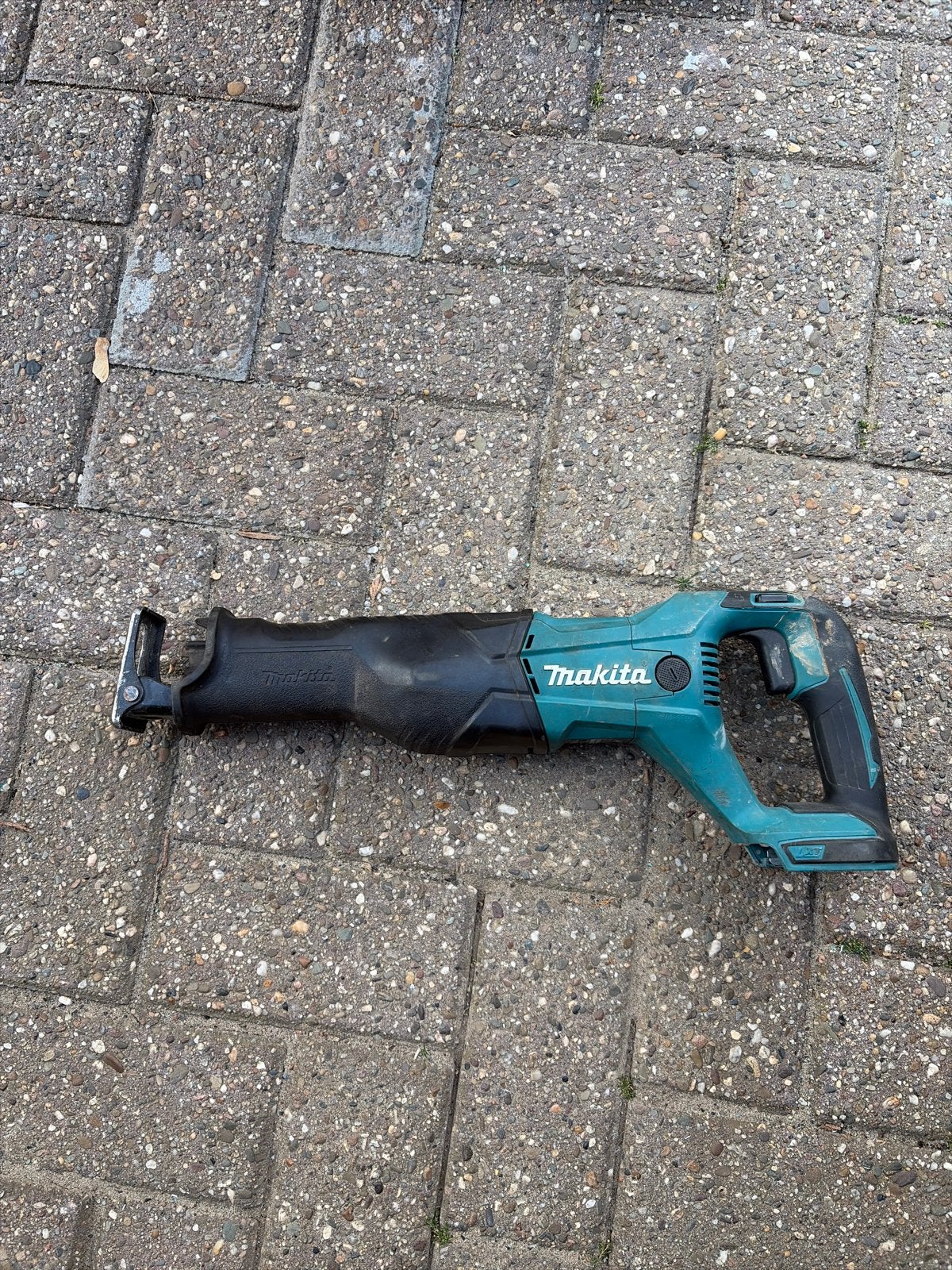 Makita DJR 186 Reciprozaag - Krachtig en Draadloos, Gebruikt, 70 mm of meer, 600 tot 1200 watt, Ophalen of Verzenden