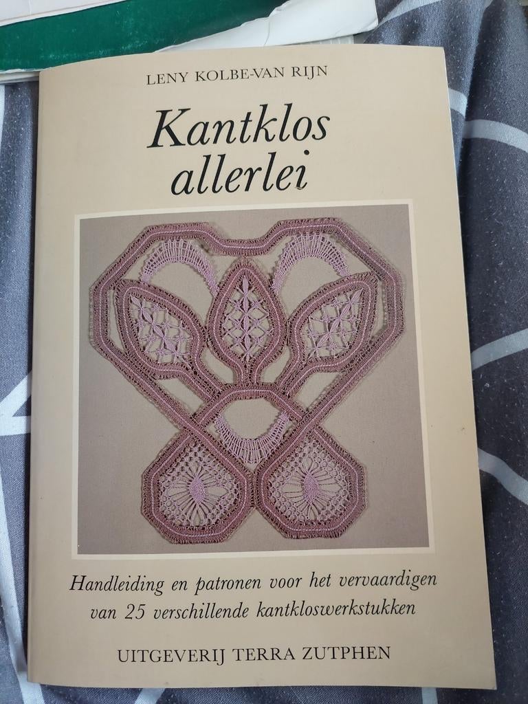 Kantklos allerlei: Handleiding en patronen, Ophalen of Verzenden, Gebruikt, Boek of Tijdschrift