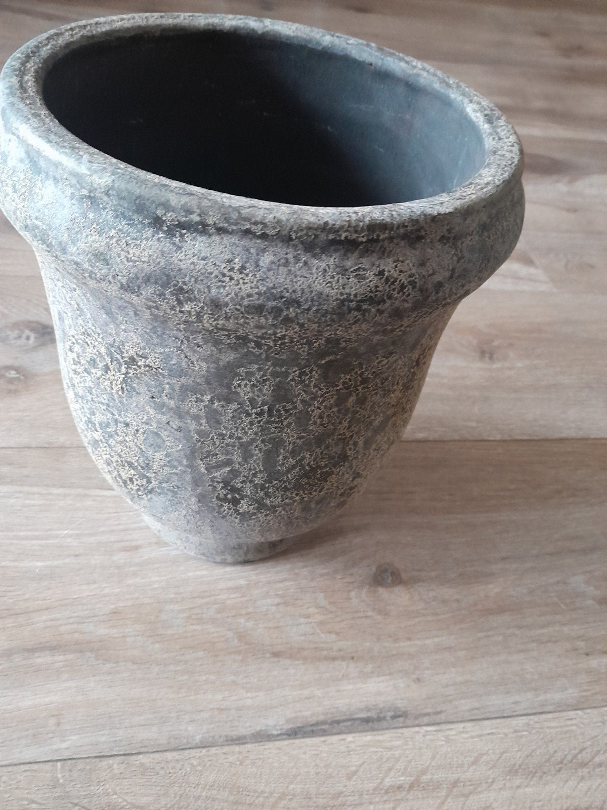 Nieuwe Stijlvolle bloempot voor binnen en buiten, 25 tot 40 cm, Gebruikt, Rond, Ophalen of Verzenden