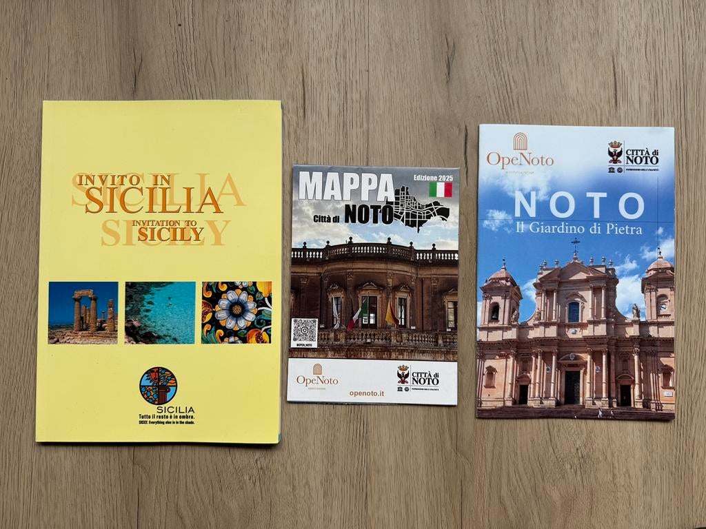 Informatie Sicilië - Engels, Ophalen of Verzenden, Europa, Reisgids of -boek, Overige merken