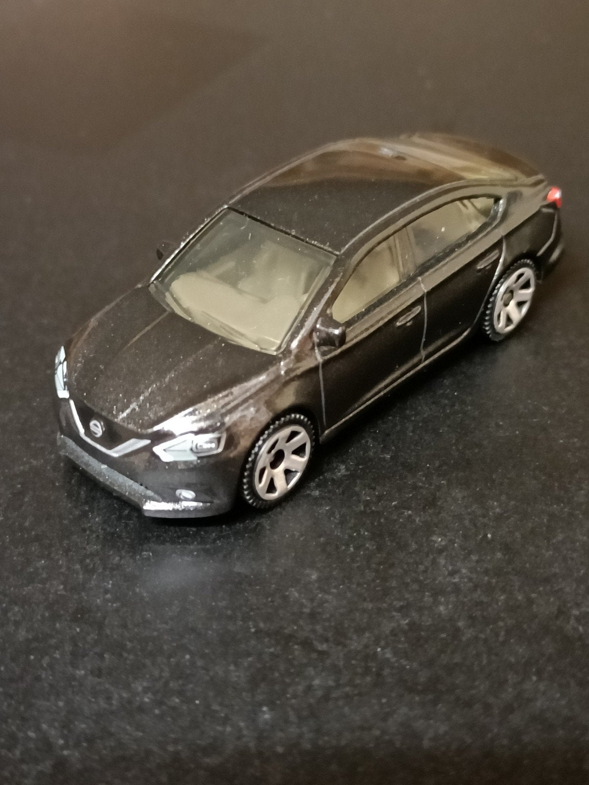 matchbox Nissan Sentra Speelgoedauto - Zo goed als nieuw, Ophalen of Verzenden, Zo goed als nieuw