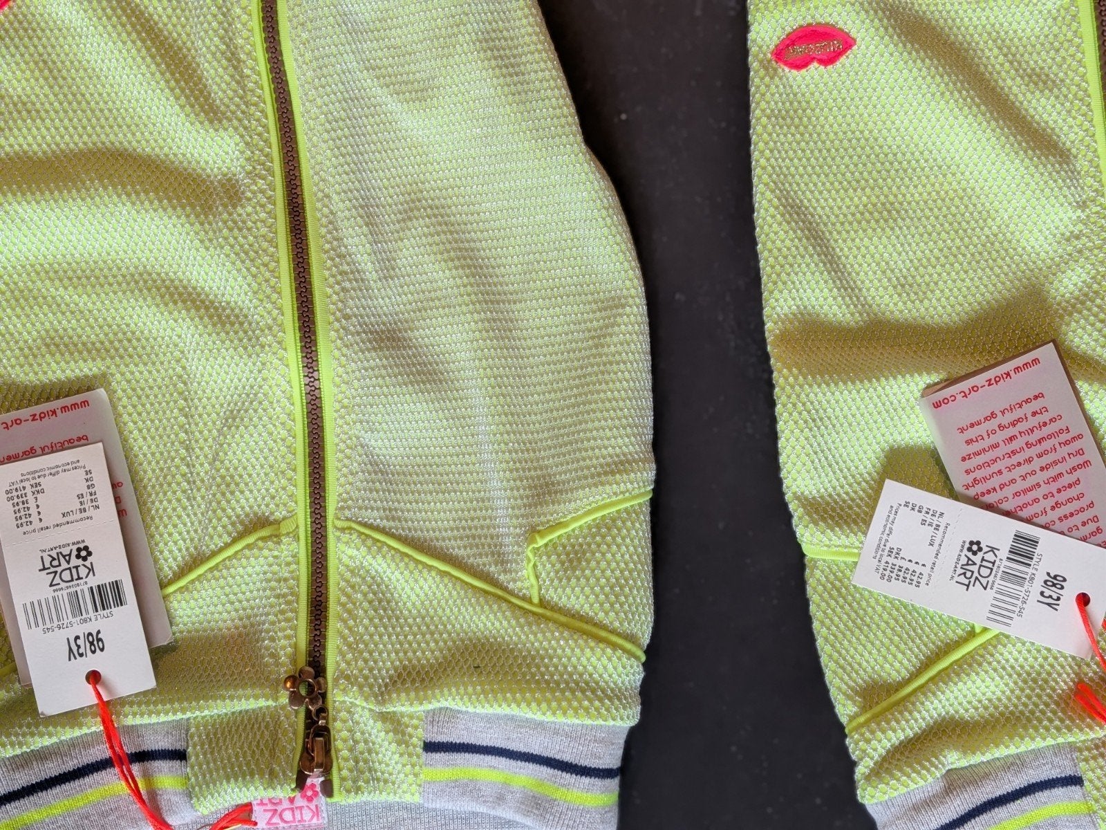 2x Neon Gele Vestjes/Jasjes Maat 98/104 - Nieuw met kaartje, Ophalen of Verzenden, Nieuw, KIDZ ART, Jongen of Meisje