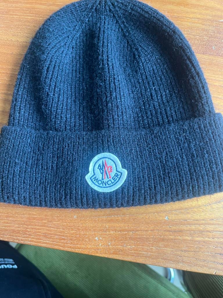 Moncler muts - Zo goed als nieuw, Ophalen of Verzenden, Zo goed als nieuw, Muts