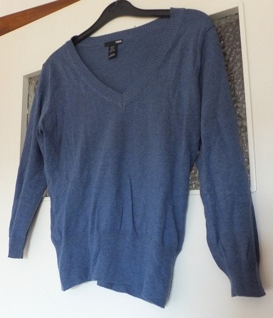 Zgan leuk blauw truitje met v hals van H&M, xs 34 rekt mee., H&M, Zo goed als nieuw, Maat 34 (XS) of kleiner, Verzenden