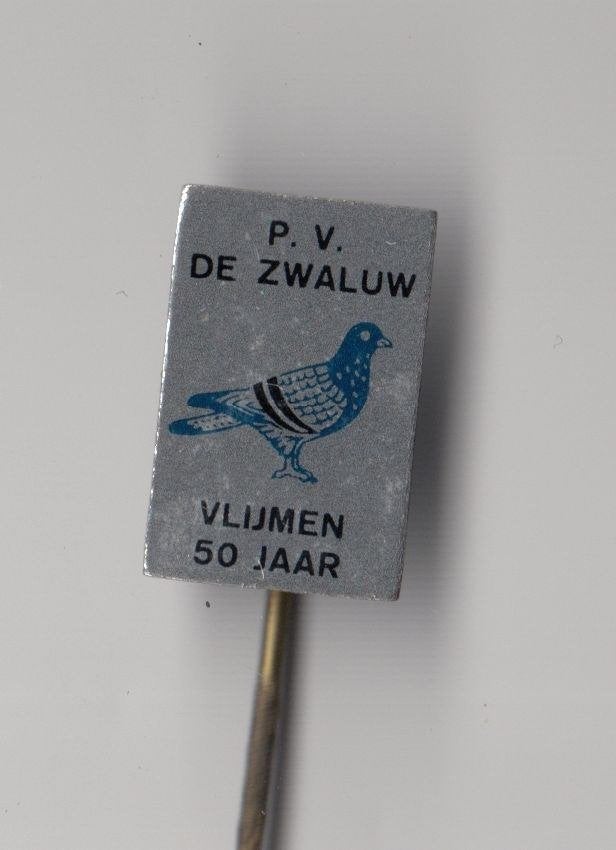 Duif Duiven PV de Zwaluw Vlijmen speldje, Verzamelen, Gebruikt, Niet vindbaar, Niet vindbaar, Speldje of Pin